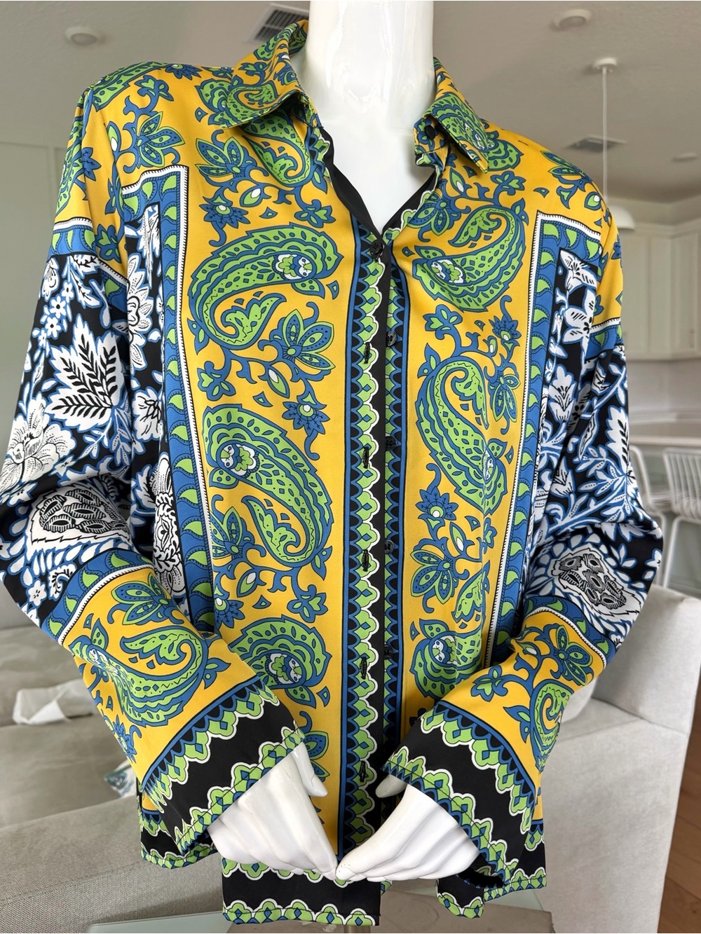 Rachel Zoe long sleeve silky smooth button down Large